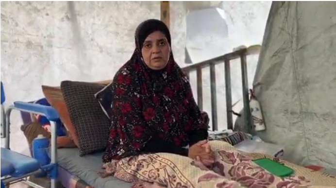 Yıpranmış bir çadırın içinde. . Tek oğlunu kaybeden anne, tedavisiz hastalıkla mücadele ediyor